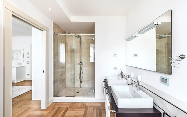 Luxury Lake Front Catullo A2 by Wonderful Italy