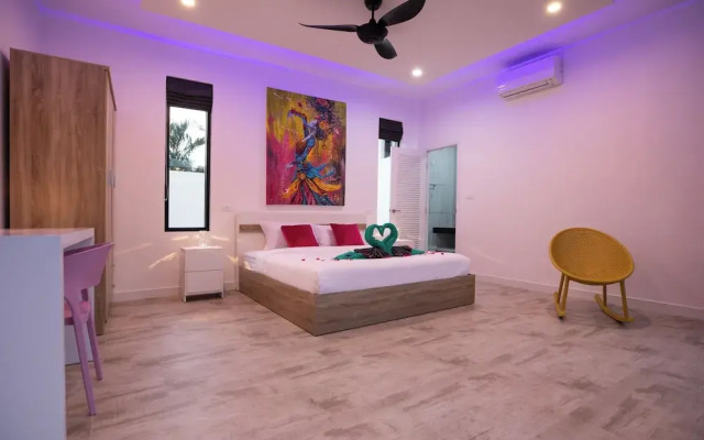 Modern 5 Bedrooms Pool Villa Curtis