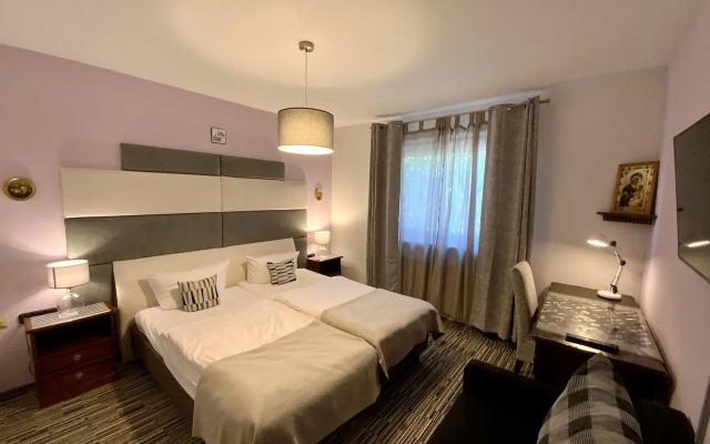 Hotel Attaché