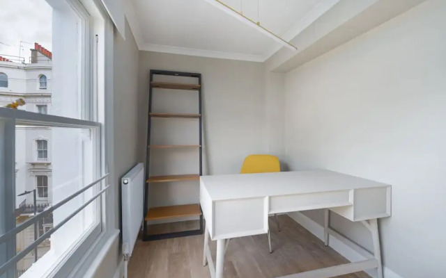 Incredible Hyde Park Apartment PS5