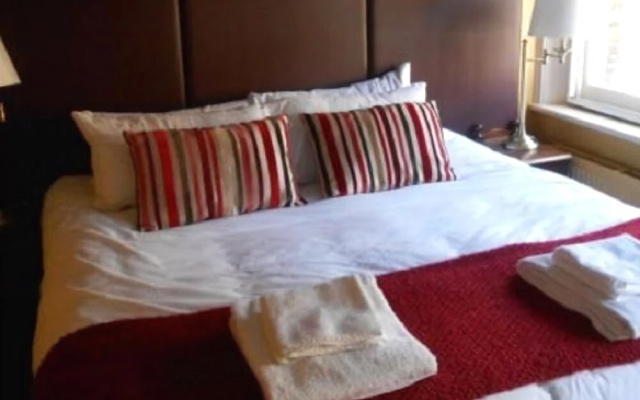 The Red Cow - Guest House