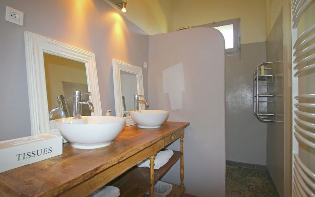 Mountain Villa in Carpentras With Pool & Majestic Views