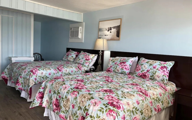 Pete's Lakefront Motel