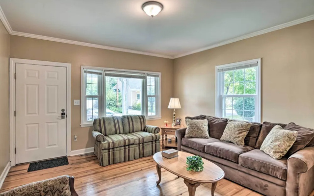 Cozy Greenville Bungalow ~ 2 Mi to Downtown!