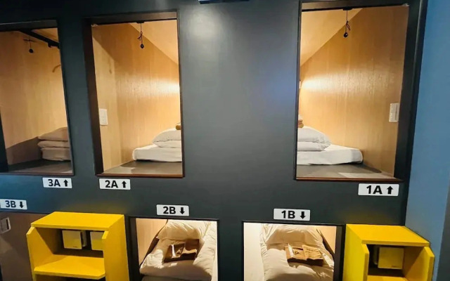Otemachi Kamon Hotel - Caters to Men - Hostel