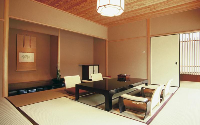 Hiiragiya