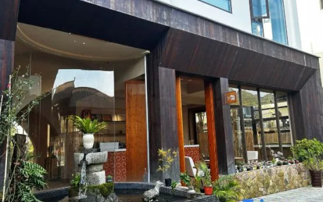 Shanyashan · Walnut Space Designer Aesthetic Homestay (Libo Xiaoqikong Dongmen Branch)