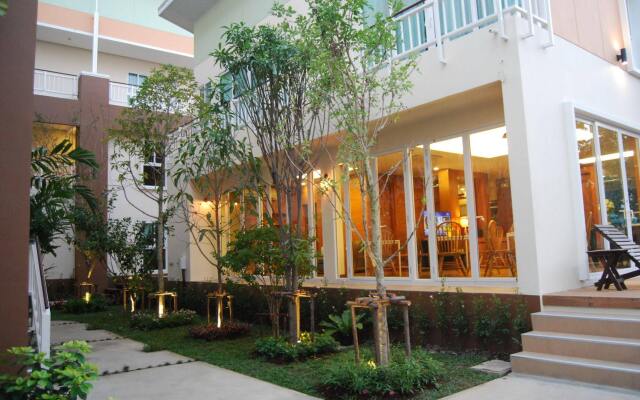 Отель U Tiny Boutique Home Suvarnabhumi Bangkok вид на фасад