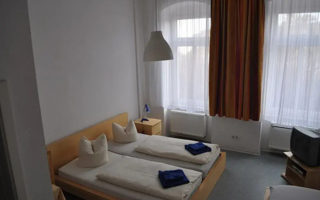 A bed Privatzimmer Dresden - Nichtraucherpension