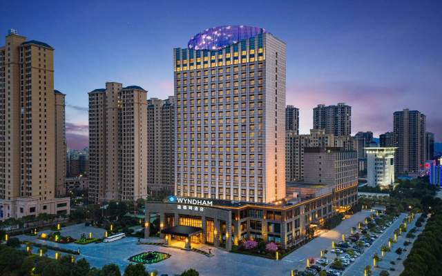 Wyndham Xinyang Downtown