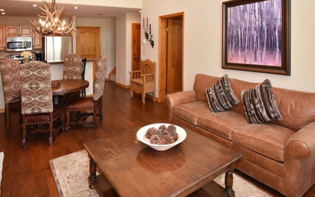 Aspenwood 311 2 Bedroom Condo by RedAwning