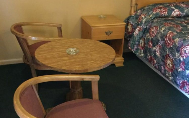 Deluxe Inn
