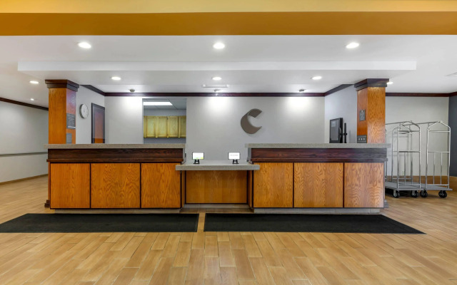 Comfort Inn & Suites South Akron