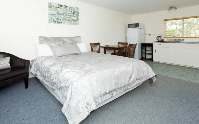 Marina Court Motel