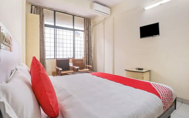 OYO 23083 Hotel Hindustan Deluxe