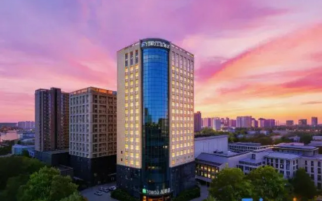 TOWO Shangpin Hotel (Xi'an Line 1 Kaiyuanmen Subway Station)