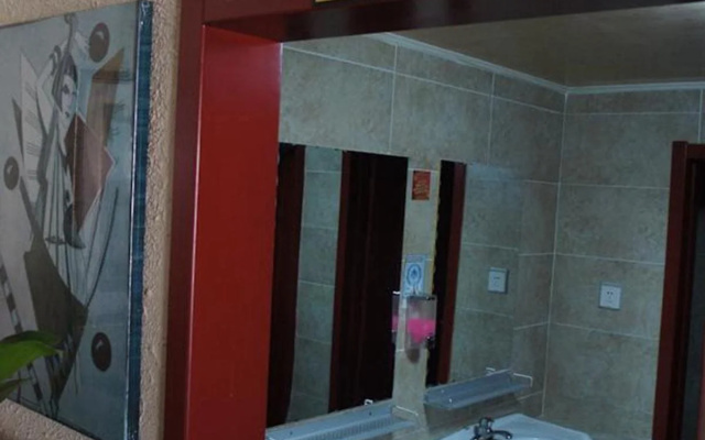 Leo Hostel