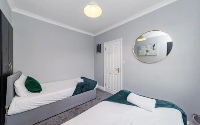 Cosy three bedroom flat next brighton seafront SLEEP 8