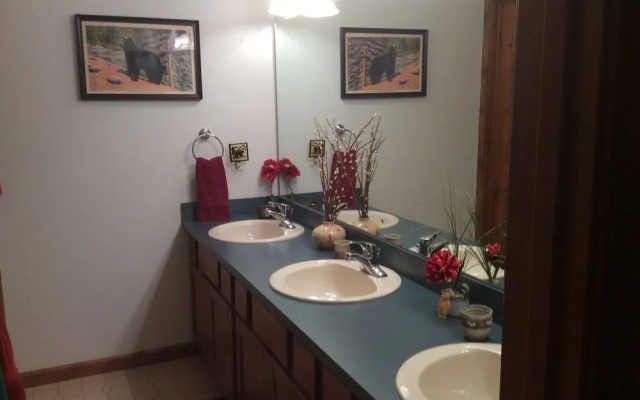 Two Bears Inn Bed & Breakfast