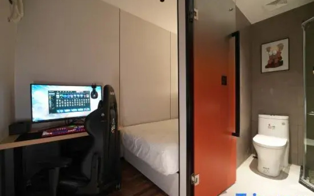 SOLO Esports Hotel