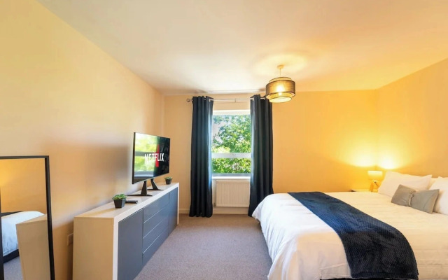 Premium Central House- Sleeps 9 - Garden - Parking