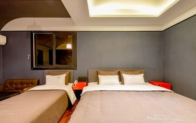 French Code Hotel