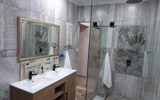 Twins Guest House Astoni