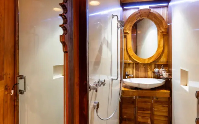 Sequoia Yacht