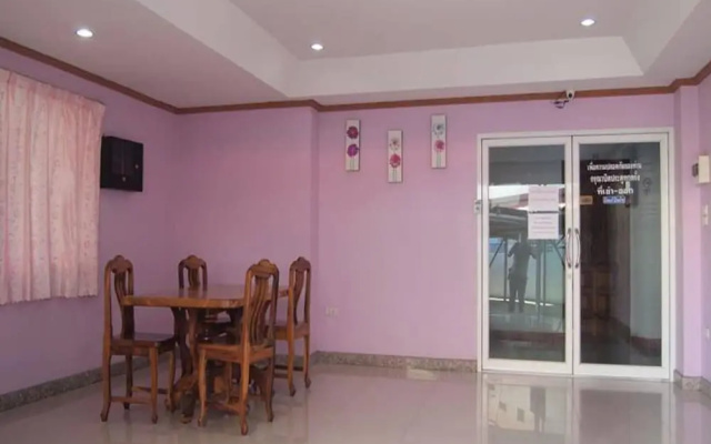 Somsri Apartment