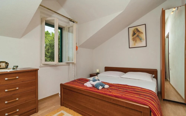 Stunning Home in Pucisca With 3 Bedrooms and Wifi