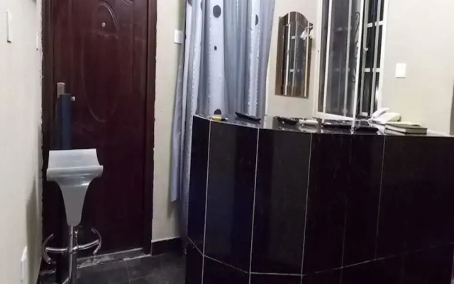 Momak 2 Hotel & Suites