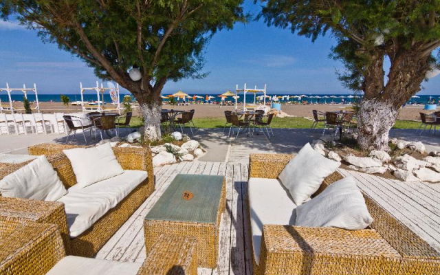 Gregory Peck Beach Break Apartments