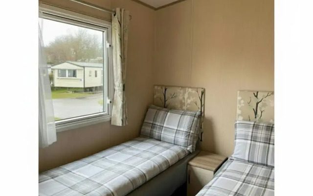 Comfortable 3-bed Caravan - Combe Haven
