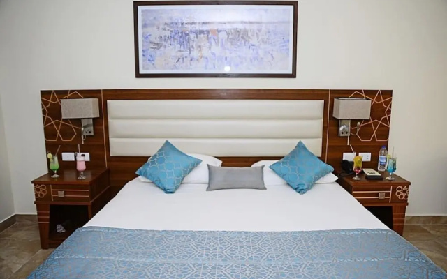 Beach albatros resort Azrak VIP Package