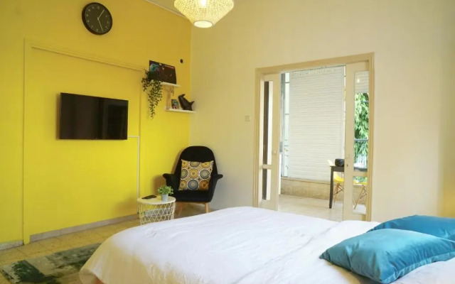 Meir 8 Hotel