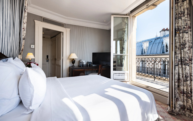 Le Dokhan’s Paris Arc de Triomphe, a Tribute Portfolio Hotel