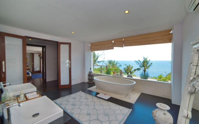 Malimbu Cliff Villa