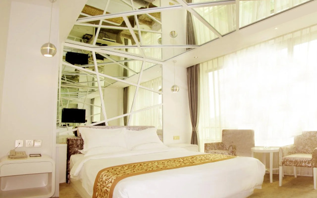 Tuk China Light Residence Hotel (Taizhou Luqiao Airport Branch)