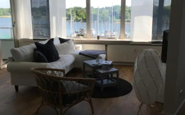 Apartment 6, OG 3