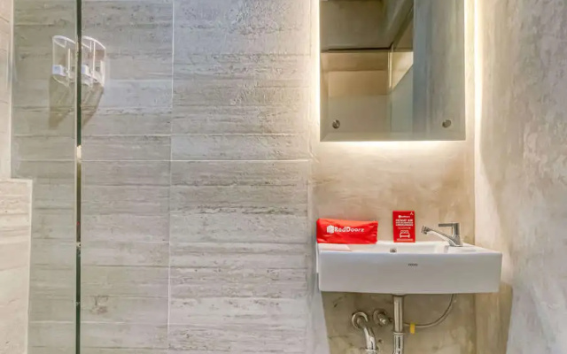 Urbanview Caverna Gandaria by RedDoorz