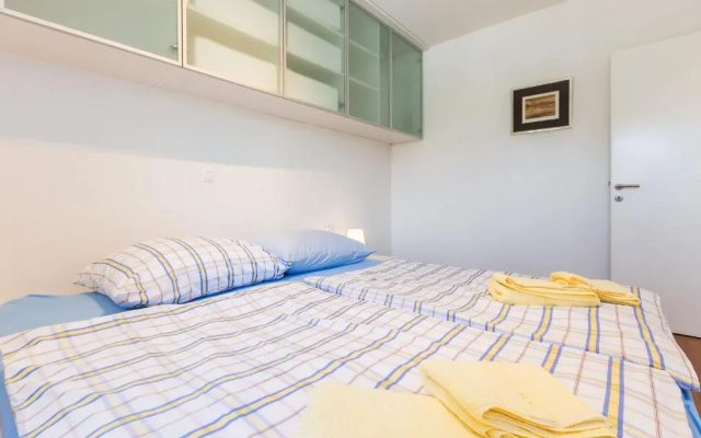 Hoplite 2BR apartment near centre