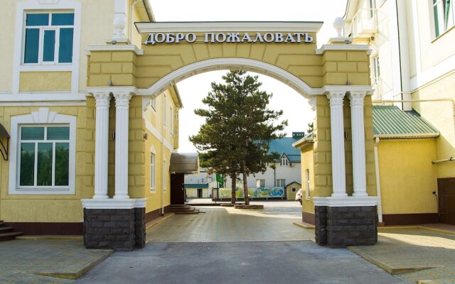 Гостиница Эдельвейс в Черкесске отзывы, цены и фото номеров - забронировать гостиницу Эдельвейс онлайн Черкесск вид на фасад