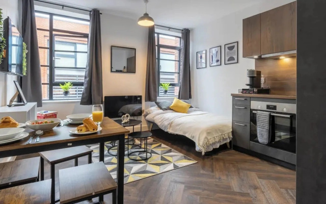 Professionals, City Centre, Parking, Superstore Nearby