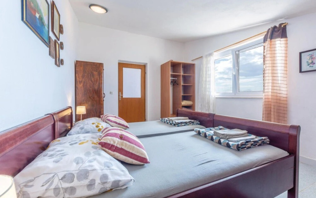 Amazing Home in Sevid With Wifi and 9 Bedrooms