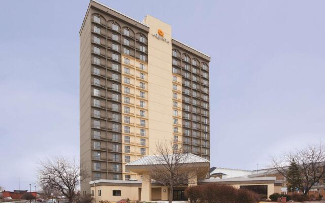 Отель La Quinta Inn & Suites Mpls-Bloomington West Блумингтон вид на фасад