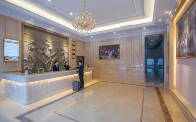 Vienna Hotel (Wuhan Central China Normal University, Huquan Metro Station)