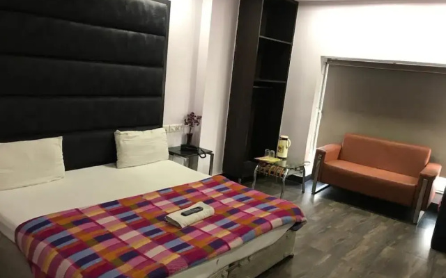 ADB ROOMS Hotel Saya Deluxe
