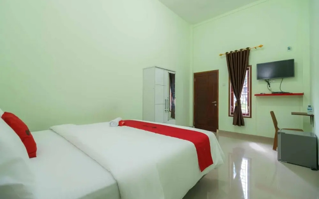 RedDoorz Syariah near Muara Enim Train Station