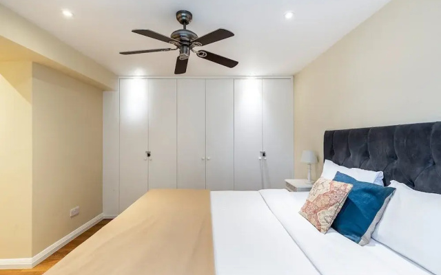 Elegant Two Bedroom Flat in Redcliffe Gardens