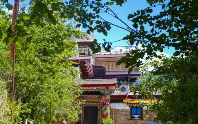 Rubu Jingyi Mountain Residence Homestay